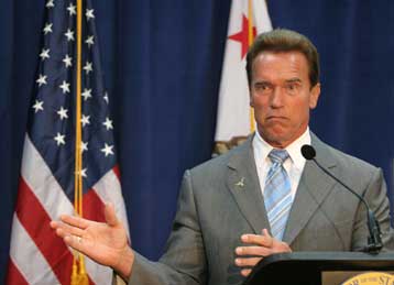 Αδυναμία αντιμετώπισης της πυρκαγιάς στο Λος Αντζελες δήλωσε ο Αρνολντ Σβαρτσενέγκερ