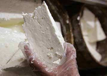 Εν κινδύνω η ελληνικότητα της φέτας λόγω νοθείας