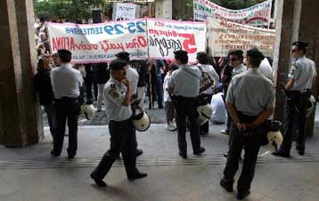 Λάδι στη φωτιά από την κυβέρνηση εν μέσω κινητοποιήσεων των δασκάλων