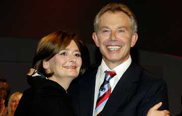 Είναι δύσκολο να εγκαταλείπεις την πρωθυπουργία, παραδέχεται ο Τόνι Μπλερ