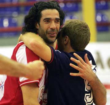 Μετά τον Γκιούρδα και ο Χατζηαντωνίου απών από το ματς του Ολυμπιακού