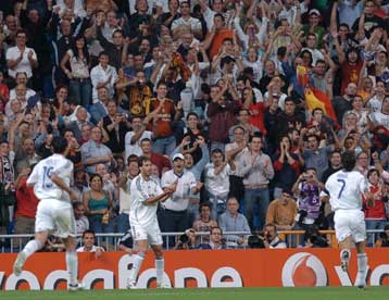 Ο Νίστελροϊ γιόρτασε τη γέννηση της κόρης του, η Λιόν «προσγείωσε» την Στεάουα