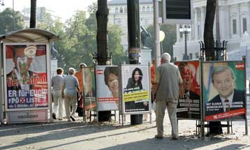 Στις κάλπες την Κυριακή οι Αυστριακοί σε μια αμφίρροπη εκλογική αναμέτρηση