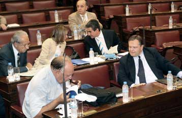 Συζήτηση στην Επιτροπή της Βουλής για τη Συνταγματική τύχη του «βασικού μετόχου»