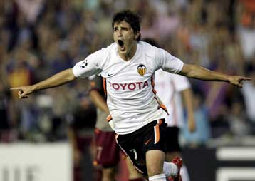 Μισό… εισιτήριο για τους «16» έκοψε η Βαλένθια με το 2-1 επί της Ρόμα