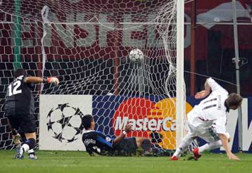 «Καθαρίζει» η Μπάγερν, κινδυνεύει η Ίντερ, πολύτιμη ισοπαλία για Σπόρτινγκ