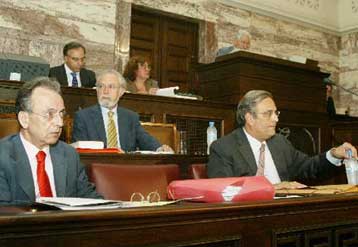 Κόντρα στη Βουλή κατά την ενημέρωση για την υπόθεση της ΜΕΒΓΑΛ