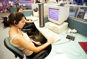 Υποχώρηση της ανεργίας στο 8,8% το δεύτερο τρίμηνο