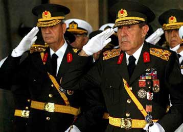 Θα συνεχίσουμε να έχουμε λόγο στις πολιτικές εξελίξεις, λένε οι Τούρκοι στρατηγοί