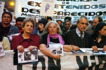 Εξαφάνιση-μυστήριο μάρτυρα σε δίκη για τον «Βρώμικο Πόλεμο» στην Αργεντινή