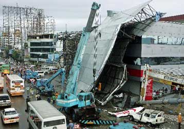 Φονικό πέρασμα του τυφώνα Σαγκσάν από τις Φιλιππίνες