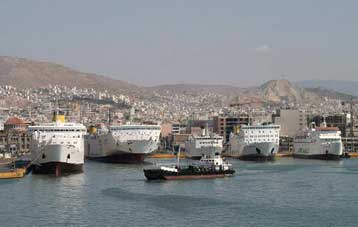 Προσφυγή της Νομαρχίας Κυκλάδων στην Κομισιόν για το «καρτέλ» της ακτοπλοΐας