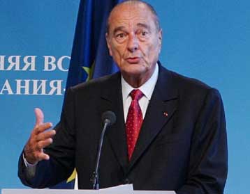 Τις θέσεις Μπαρόζο για τη διεύρυνση της ΕΕ προσεγγίζει και ο Ζακ Σιράκ