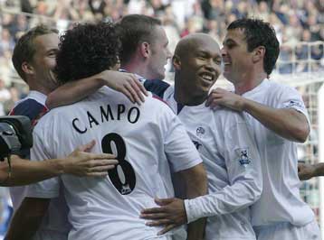 Νικώντας την Λίβερπουλ, η Μπόλτον πλησίασε την Τσέλσι, πήρε μπρος η Αρσεναλ