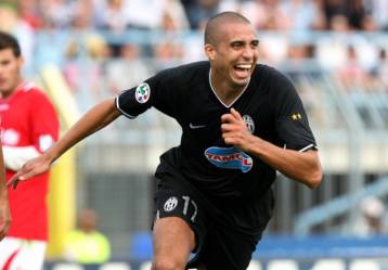 Στο -4 βρίσκεται η Γιουβέντους που νίκησε και την Πιατσέντζα