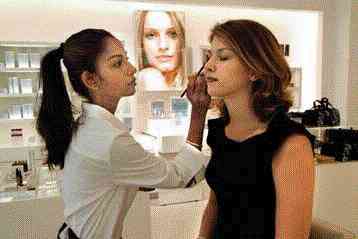 Το γυναικείο δέρμα γερνά ταχύτερα, επιβεβαιώνει νέα τεχνική