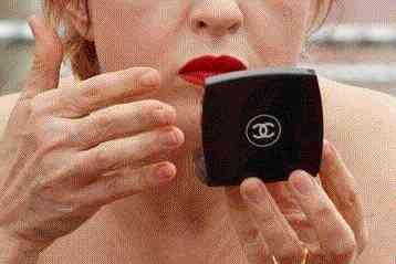 Οι γυναίκες ντύνονται καλύτερα τις γόνιμες ημέρες