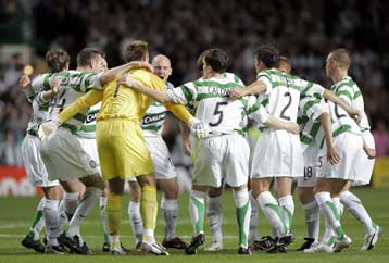 Έξι λεπτά πριν τη λήξη, η Σέλτικ διατήρησε τη διαφορά της από τη Χαρτς