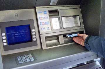 Συνελήφθησαν οι δράστες απάτης μέσω ΑΤΜ τραπεζών