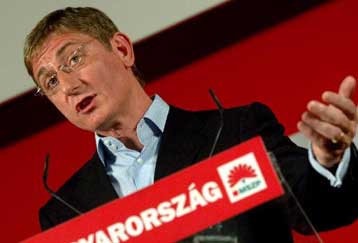 Ψήφο εμπιστοσύνης ζητά από τη Βουλή ο «πολιορκούμενος» Ούγγρος πρωθυπουργός