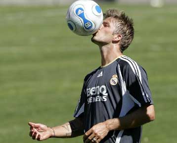 Σε δύο χρόνια κρεμάει τα παπούτσια του ο Μπέκαμ, αποκαλύπτει ο πρόεδρος της Ρεάλ