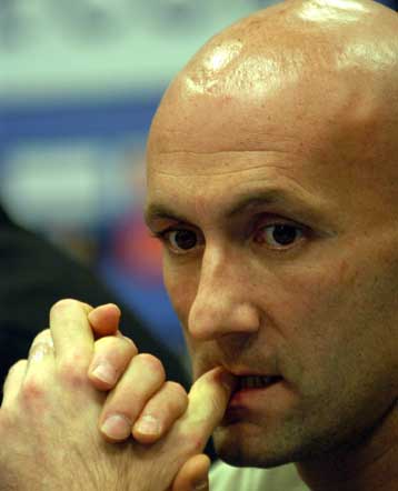 Κρεμάει τα γάντια του ο Φαμπιάν Μπαρτέζ, ανακοίνωσε την αποχώρησή του