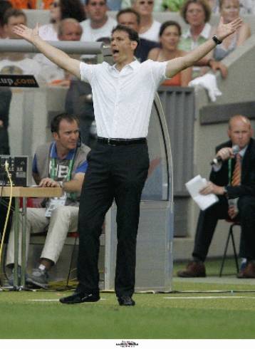 Ο Φαν Μπάστεν απέκλεισε οριστικά από την Ολλανδία τους Φαν Μπόμελ και Φαν Νιστελρόι