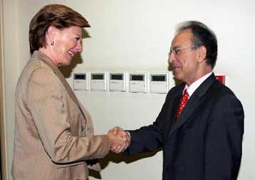 Η ανεξαρτησία της Επιτροπής Ανταγωνισμού επί τάπητος στη συνάντηση Σιούφα – Κρουζ