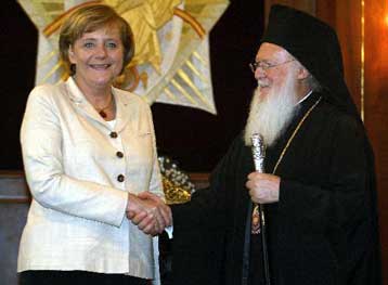 Με τον Οικουμενικό Πατριάρχη συναντήθηκε στην Πόλη η Ανγκελα Μέρκελ