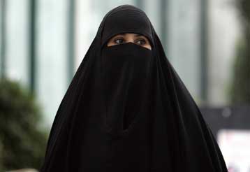 «Προτροπή» Τζακ Στρο στις μουσουλμάνες να καλύπτουν λιγότερο το πρόσωπό τους