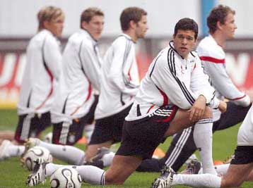 «Χρυσάφι» στα πόδια των Γερμανών διεθνών για την πρόκριση στο EURO 2008