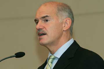 Με επίθεση εναντίον της κυβέρνησης ξεκίνησε η περιοδεία Παπανδρέου στην Κρήτη