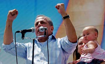 Εντυπωσιακή συγκέντρωση της αντιπολίτευσης εν όψει των προεδρικών στη Βενεζουέλα