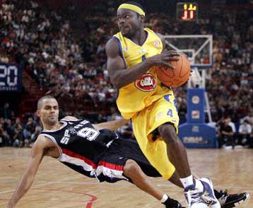 Δεύτερη νίκη για τους Σπερς στο NBA Euroleague Live, 97-84 τη Μακάμπι