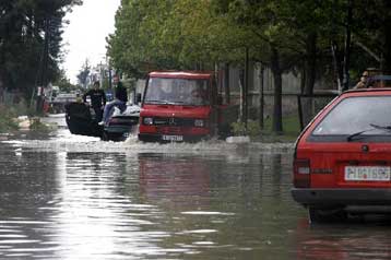 Καταστροφές και προβλήματα από την έντονη κακοκαιρία στη Β.Ελλάδα