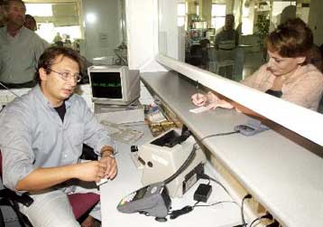 Περισσότεροι φόροι για μισθωτούς και συνταξιούχους το 2007