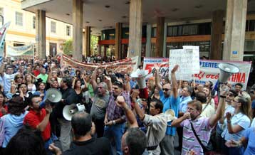 Δύο τραυματίες κατά το συλλαλητήριο των εκπαιδευτικών στο υπουργείο Παιδείας