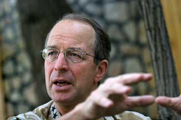 ΝΑΤΟϊκές πιέσεις στο Πακιστάν για το «αγκάθι» της συνεργασίας με τους Ταλιμπάν