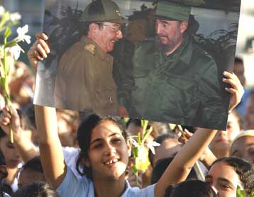 Διαψεύδει ο Ραούλ Κάστρο το δημοσίευμα του Time ότι ο Φιντέλ πάσχει από καρκίνο