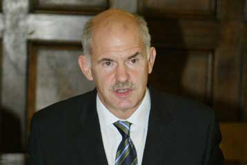 Απαντήσεις στον «ορυμαγδό σκανδάλων» ζητά ο Γιώργος Παπανδρέου