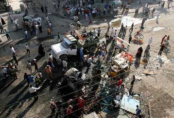 Αιματηρή βομβιστική επίθεση και δεκάδες θύματα των ταγμάτων θανάτου στο Ιράκ