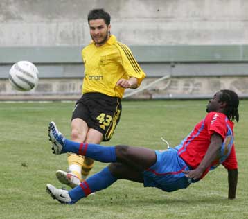 Κάκωση βαριάς μορφής υπέστη ο Κουλουχέρης, χάνει το ντέρμπι με τον ΠΑΟΚ