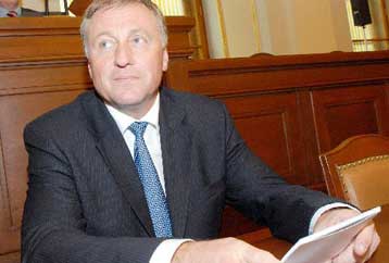 Παραιτήθηκε η κυβέρνηση μειοψηφίας του Μίρεκ Τοπολάνεκ στην Τσεχία