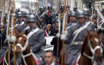 Επιστροφή «στον τόπο του εγκλήματος» για την πρόεδρο της Χιλής Μισέλ Μπατσελέτ