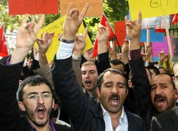 Δοκιμάζονται οι σχέσεις Γαλλίας-Τουρκίας για τη Γενοκτονία των Αρμενίων