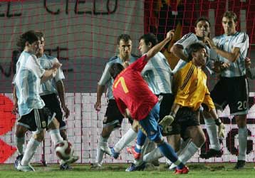 «Παράταση ζωής» στον Αραγονιές το 2-1 της Ισπανίας επί της Αργεντινής