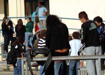 Συμπλοκή μαθητών με εξωσχολικούς σε υπό κατάληψη σχολεία σε Ν.Κόσμο και Μελίσσια