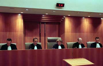 «Τελεσίγραφο» από την Κομισιόν για να ανοίξει το επάγγελμα του συμβολαιογράφου