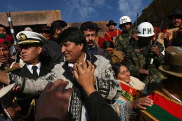 Ογκώδης διαδήλωση υπέρ του Έβο Μοράλες στη Λα Πας