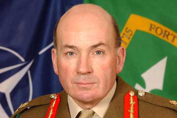 Αναταραχή στο Λονδίνο προκαλεί ο αρχηγός του στρατού που ζητά αποχώρηση από το Ιράκ